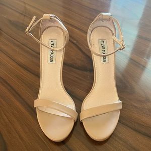 Beautiful Steve Madden Ankle Strap Sandal in Bone. Size 8. Worn once.